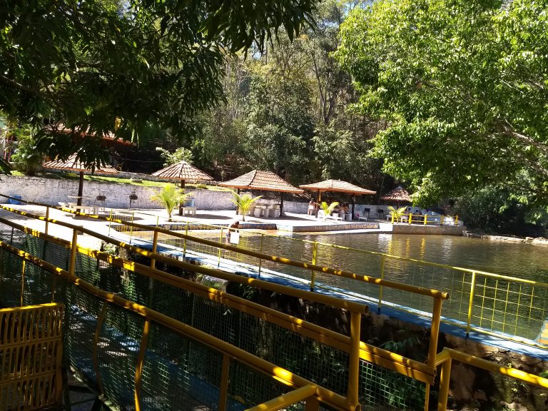 Clube de Lazer c/ piscina de água natural/termal Clube de Lazer c/ piscina de água natural/termal