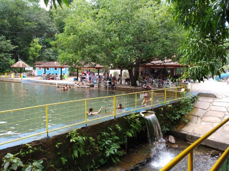 Clube de Lazer c/ piscina de água natural/termal Clube de Lazer c/ piscina de água natural/termal