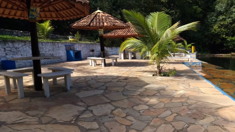 Clube de Lazer c/ piscina de água natural/termal Clube de Lazer c/ piscina de água natural/termal