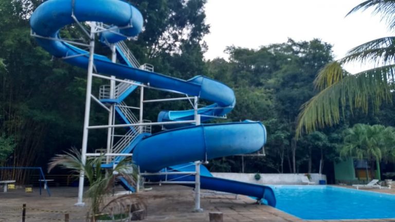Clube de Lazer c/ piscina de água natural/termal Clube de Lazer c/ piscina de água natural/termal