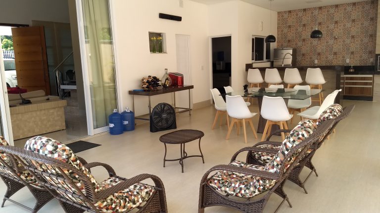 Casa espetacular c/ 4 quartos, home office e piscina Casa espetacular c/ 4 quartos, home office e piscina
