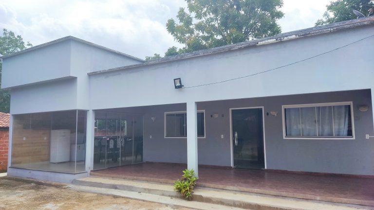 LINDA CASA na beira do lago – A 5km da cidade LINDA CASA na beira do lago – A 5km da cidade