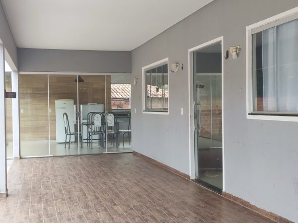 LINDA CASA na beira do lago – A 5km da cidade