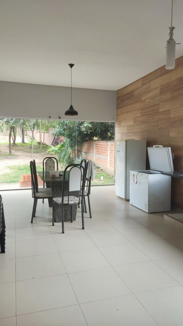 LINDA CASA na beira do lago – A 5km da cidade LINDA CASA na beira do lago – A 5km da cidade
