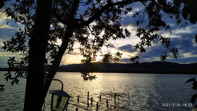 LINDA CASA na beira do lago – A 5km da cidade LINDA CASA na beira do lago – A 5km da cidade