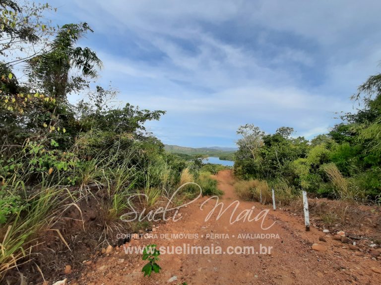 CHÁCARA DE 5,54 HA – NA BEIRA DO LAGO – MINAÇU/GO CHÁCARA DE 5,54 HA – NA BEIRA DO LAGO – MINAÇU/GO