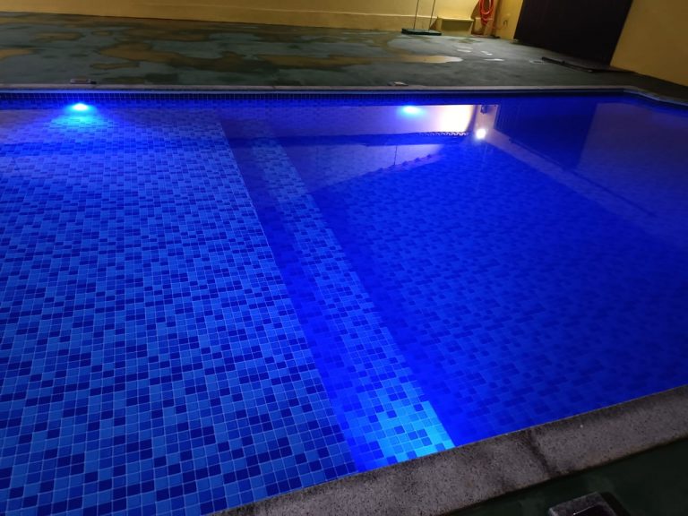Espaço com edícula e piscina Espaço com edícula e piscina