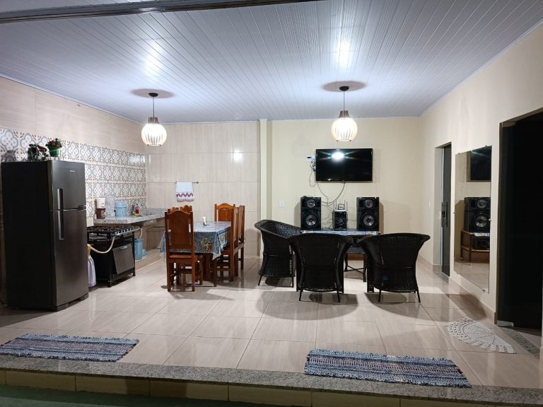 Espaço com edícula e piscina Espaço com edícula e piscina