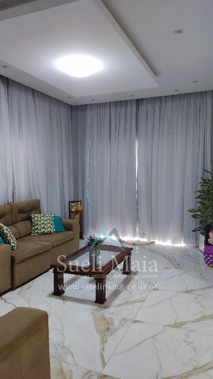 A sua casa com piscina e 4 suítes A sua casa com piscina e 4 suítes