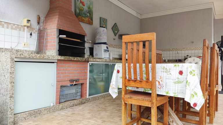 A sua casa com piscina e 4 suítes A sua casa com piscina e 4 suítes