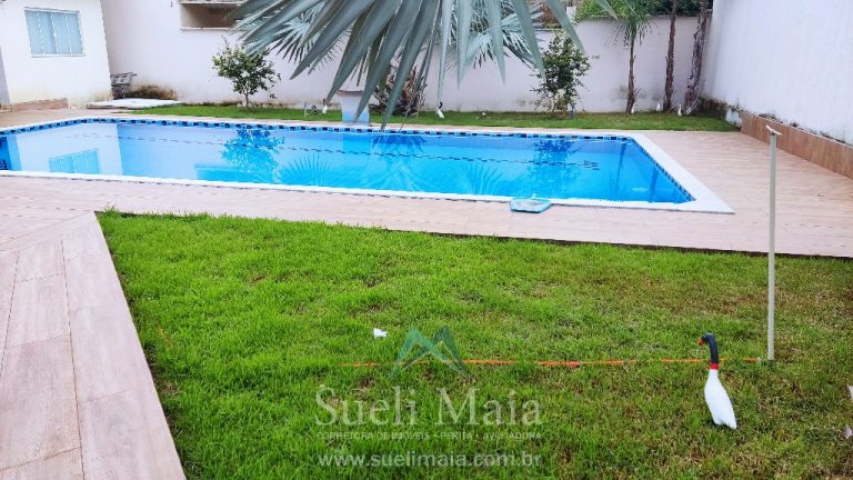 A sua casa com piscina e 4 suítes A sua casa com piscina e 4 suítes