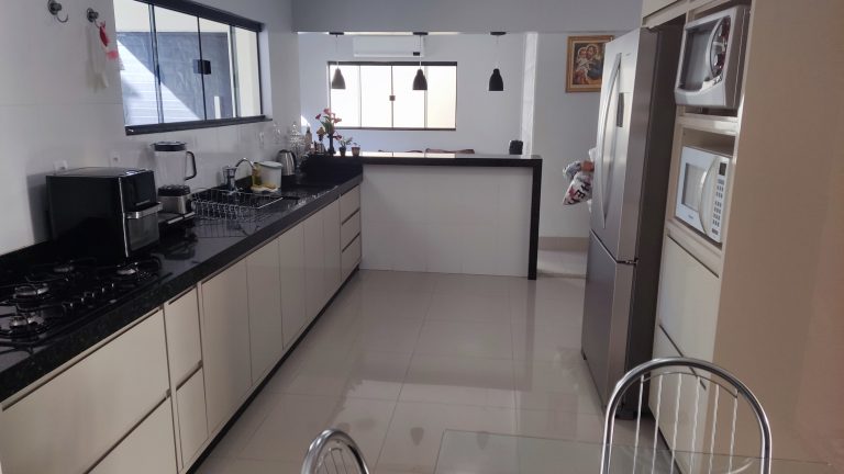 CASA NA AV MARANHÃO – TODA REFORMADA CASA NA AV MARANHÃO – TODA REFORMADA