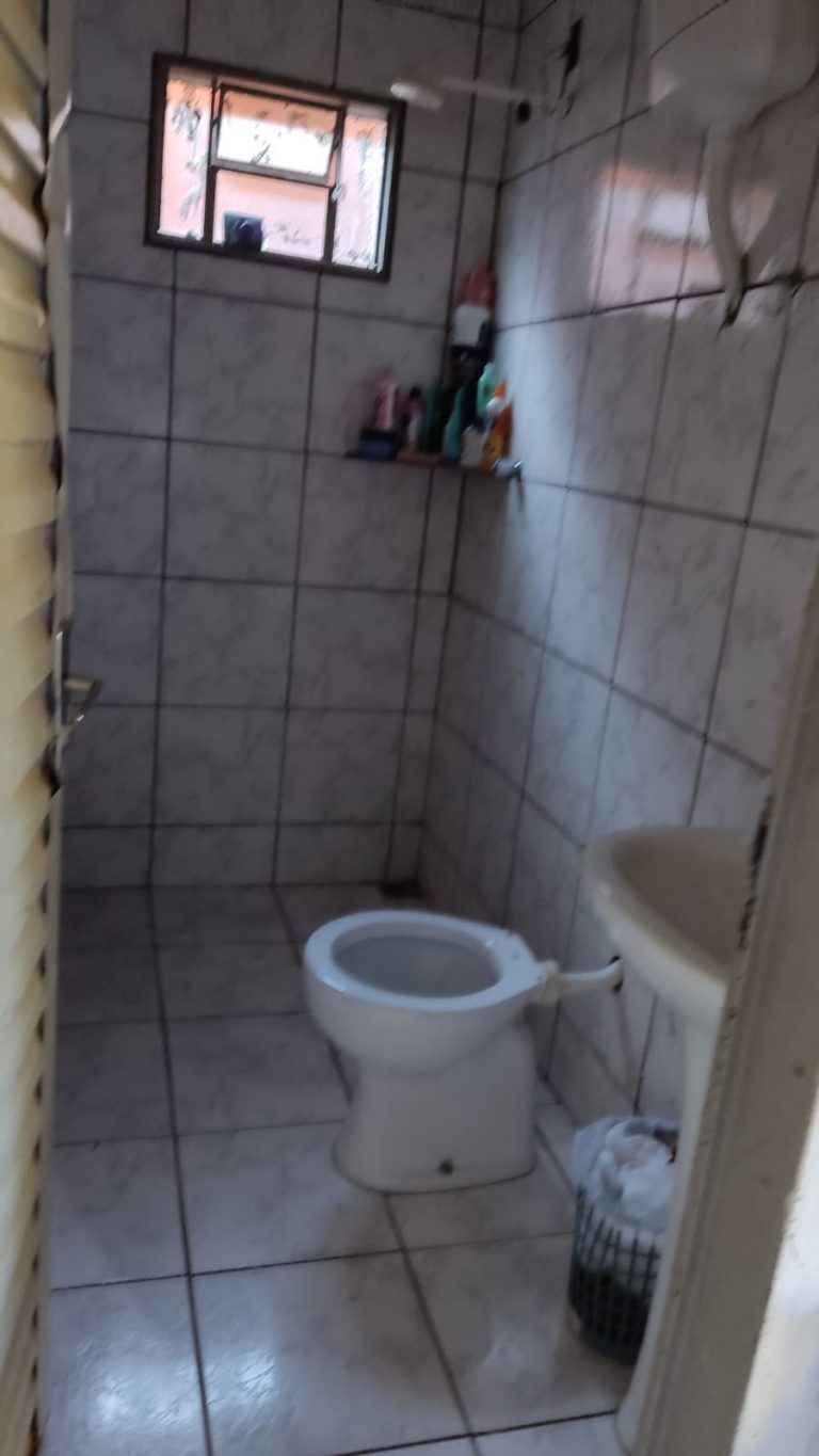 CASA NA SUB ESQUINA COM AV MG CASA NA SUB ESQUINA COM AV MG
