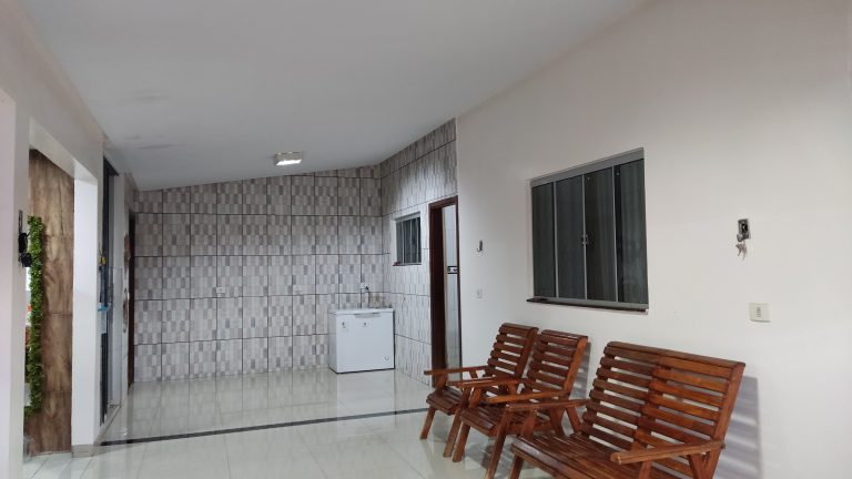 CASA SEMINOVA LINDA – NO CENTRO DE MINAÇU CASA SEMINOVA LINDA – NO CENTRO DE MINAÇU