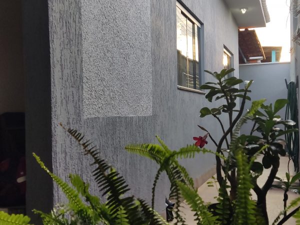 CASA SEMINOVA LINDA – NO CENTRO DE MINAÇU